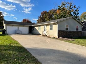 358 N Jefferson St in Zeeland, MI - Building Photo