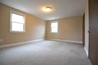 2 General Greene Ave, Unit 3 in Natick, MA - Building Photo - Building Photo