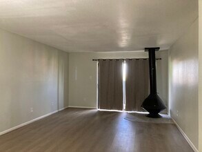 3075 Walnut Bend Ln in Houston, TX - Building Photo - Building Photo