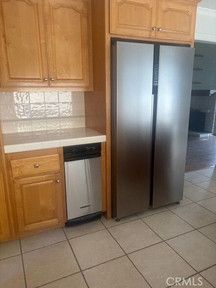 915 S Ridgecrest Cir in Anaheim, CA - Foto de edificio - Building Photo