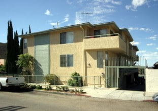 10063 Mountair Ave in Tujunga, CA - Building Photo - Building Photo