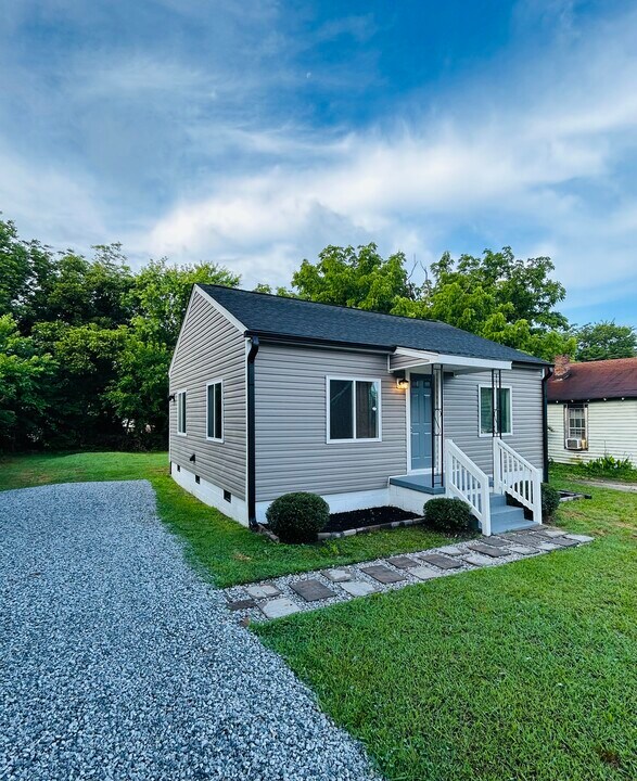 1308 Leonard Ave in High Point, NC - Building Photo