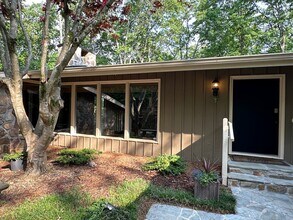 66 Whispering Pines Dr in Signal Mountain, TN - Foto de edificio - Building Photo