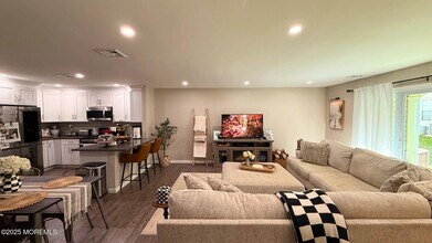 199 Tulip Ln in Freehold, NJ - Foto de edificio - Building Photo