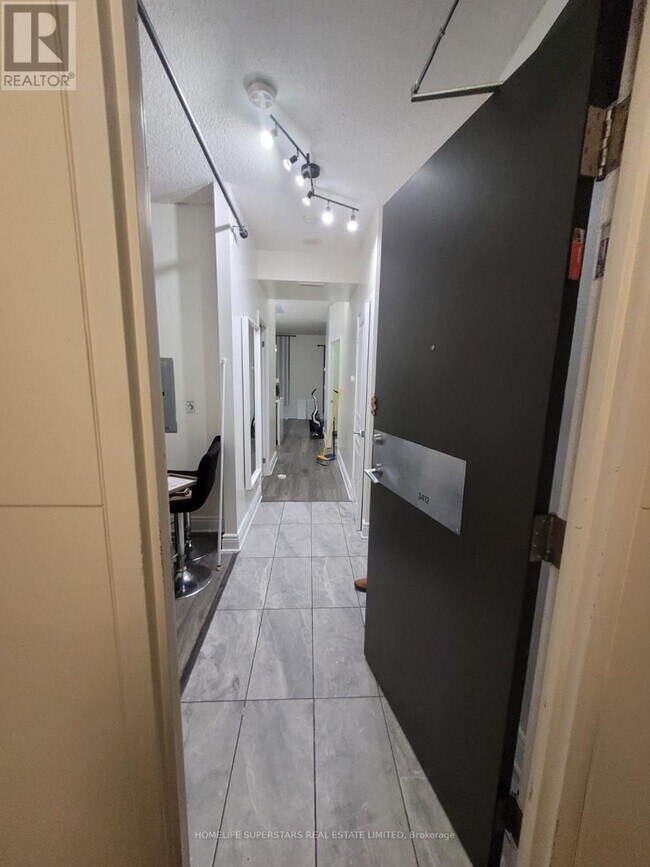 18 Yonge St in Toronto, ON - Building Photo - Building Photo