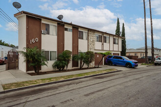 160 E 57th St in Long Beach, CA - Building Photo - Building Photo