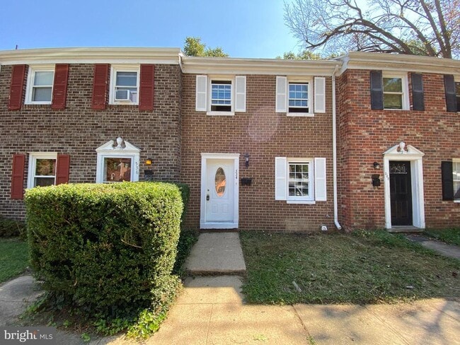 property at 534 Olde Greenwich Cir