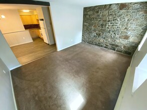 410 W Pennsylvania Ave-Unit -403 in Pen Argyl, PA - Building Photo - Building Photo