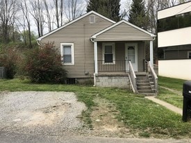 108 McDowell Dr in Beckley, WV - Building Photo