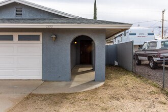 2390 Thompson Ave in Kingman, AZ - Building Photo - Building Photo