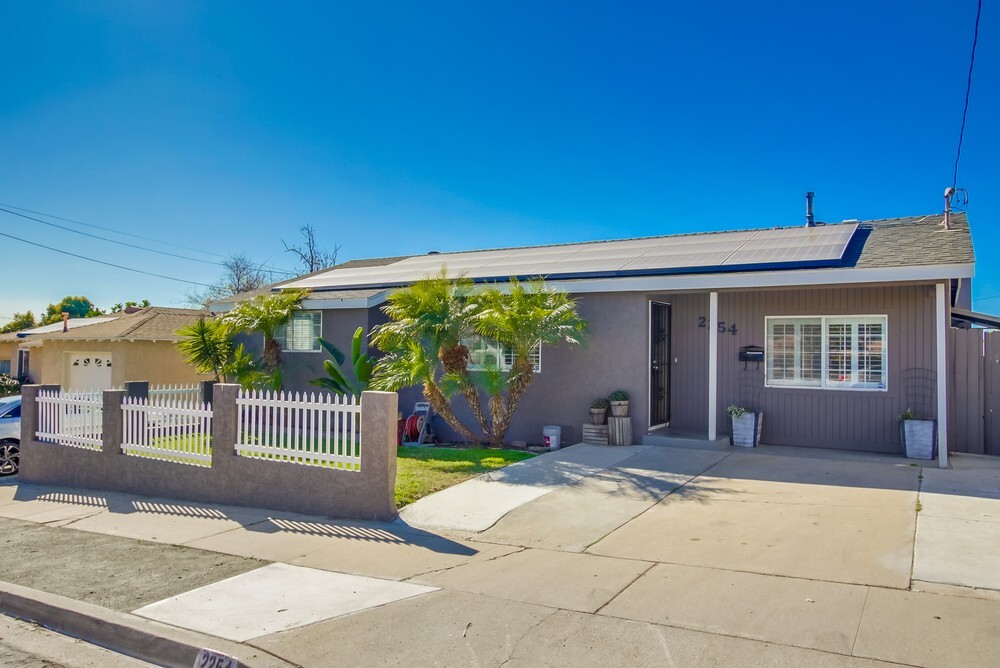 2254 Calle Trepadora in San Diego, CA - Building Photo