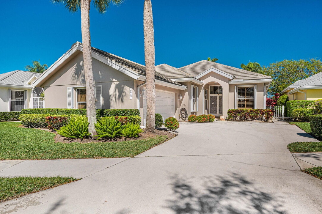 2687 SW Greenwich Way in Palm City, FL - Building Photo