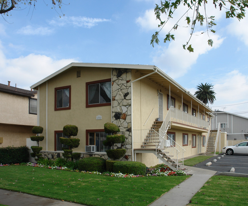 14942 Van Buren St in Midway City, CA - Building Photo