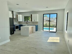 8880 SW 126th Terrace in Miami, FL - Building Photo - Building Photo