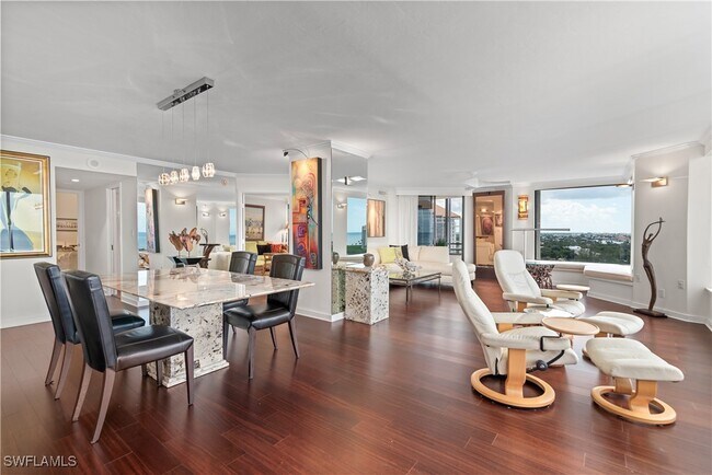 5555 Heron Point Dr in Naples, FL - Foto de edificio - Building Photo