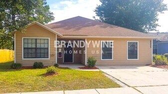 6933 Huntington Woods Cir W in Jacksonville, FL - Building Photo