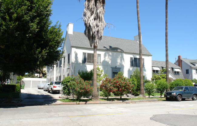 709 S Norton Ave in Los Angeles, CA - Building Photo - Building Photo