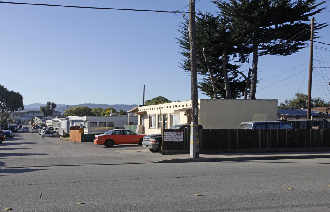 Trailer Terrace in Seaside, CA - Foto de edificio