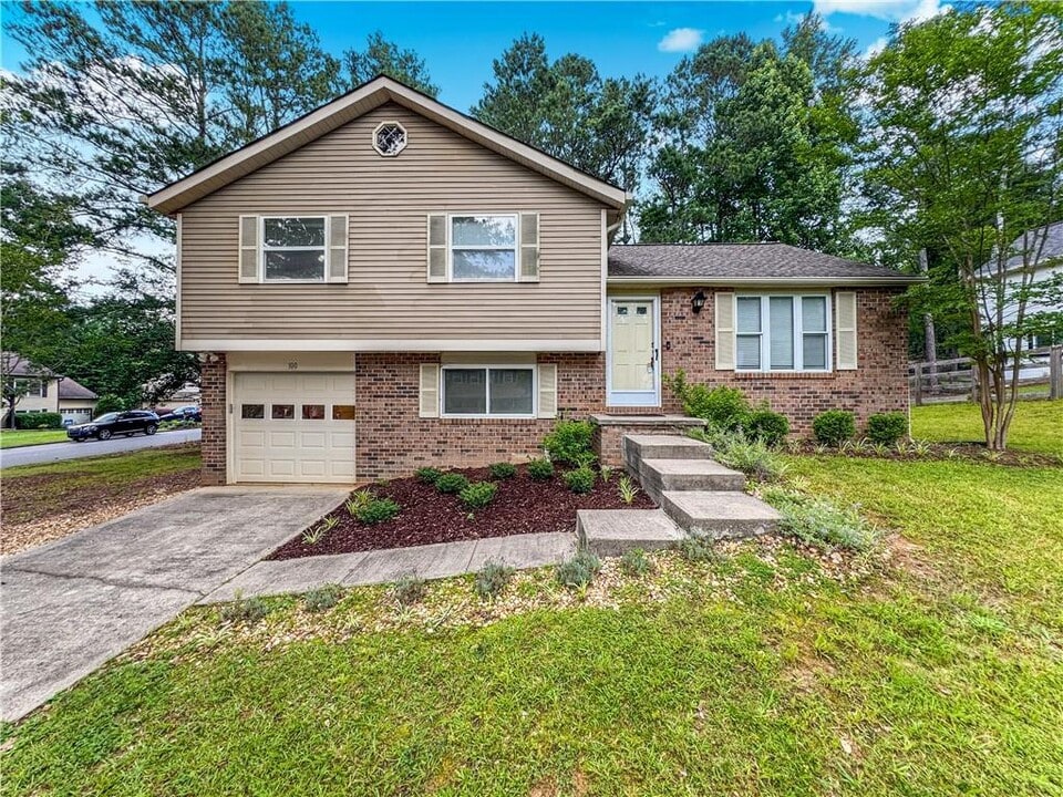 100 Roswell Farms Ct in Roswell, GA - Building Photo