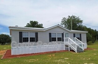 812 Shelby Ave in Alford, FL - Building Photo