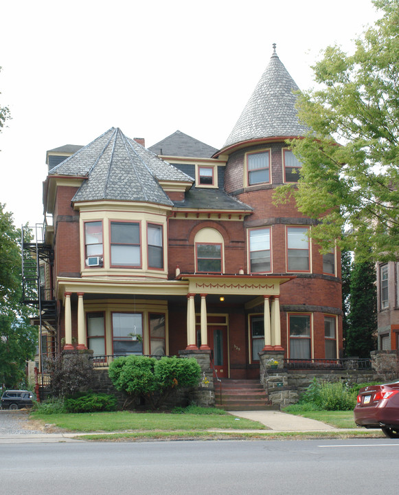 629 W 4th St in Williamsport, PA - Building Photo