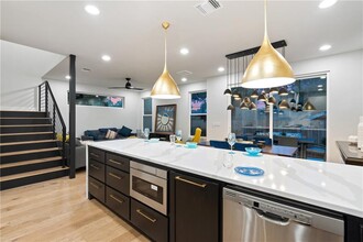 2213 Santa Rosa St in Austin, TX - Building Photo - Building Photo