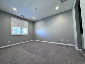 16172 Veridian Cir in San Diego, CA - Foto de edificio - Building Photo
