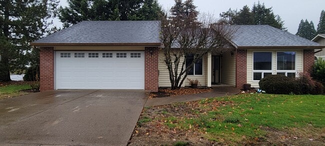 property at 1421 NE Hoffman Dr