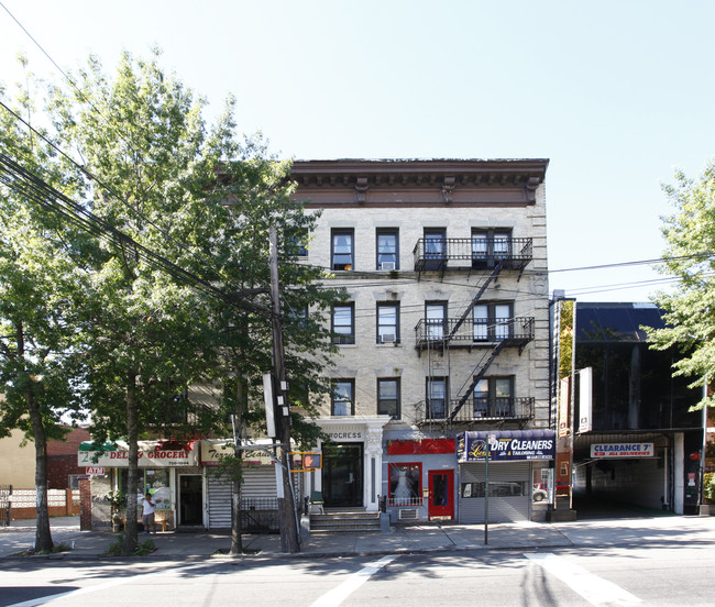 25-38 Astoria Boulevard in Astoria, NY - Building Photo - Building Photo