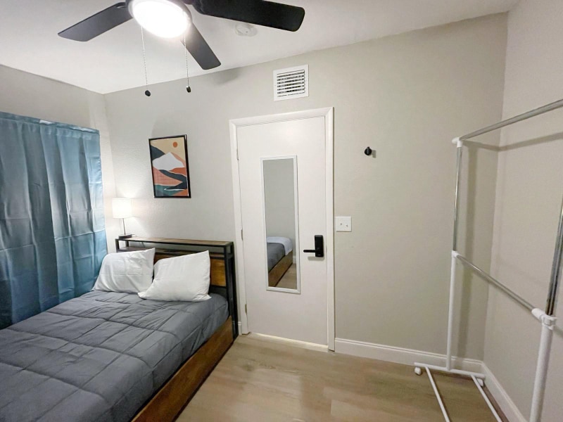 321 E 4th St in Chuluota, FL - Building Photo