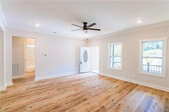 6 Teaberry Ct in Greensboro, NC - Foto de edificio - Building Photo