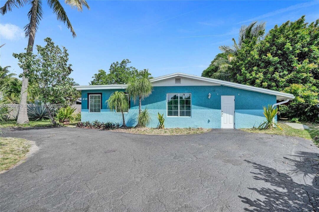 1124 NW 16th St in Fort Lauderdale, FL - Building Photo