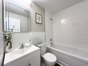 Driftwood Apartments in Guelph, ON - Building Photo - Building Photo