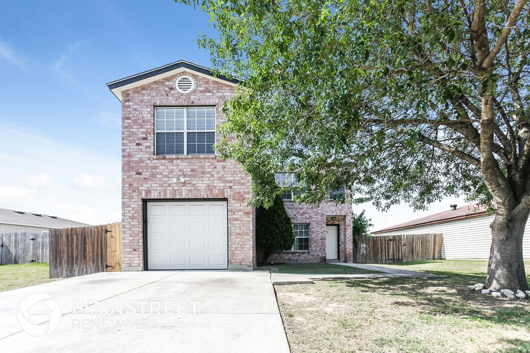 6135 Lyndell Spring in San Antonio, TX - Building Photo