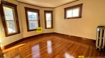 10 High St, Unit 2 in Somerville, MA - Foto de edificio - Building Photo