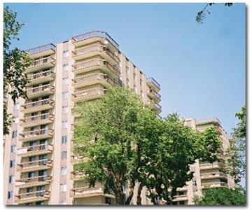 Regal Tower I in Saskatoon, SK - Building Photo