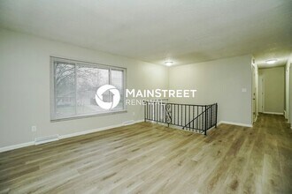 1273 Kildale Square N in Columbus, OH - Building Photo - Building Photo