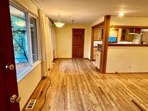 13002 1st Ave NE in Seattle, WA - Building Photo - Building Photo