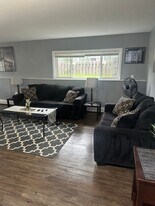 2908 W 32nd Ave in Anchorage, AK - Building Photo