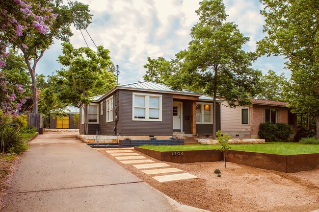 property at 1306 Oxford Ave