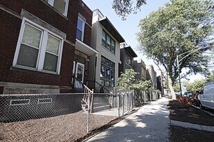 2333 W Montana St in Chicago, IL - Building Photo