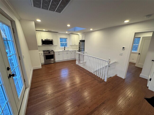 126 E Main St in Port Jefferson, NY - Building Photo - Building Photo