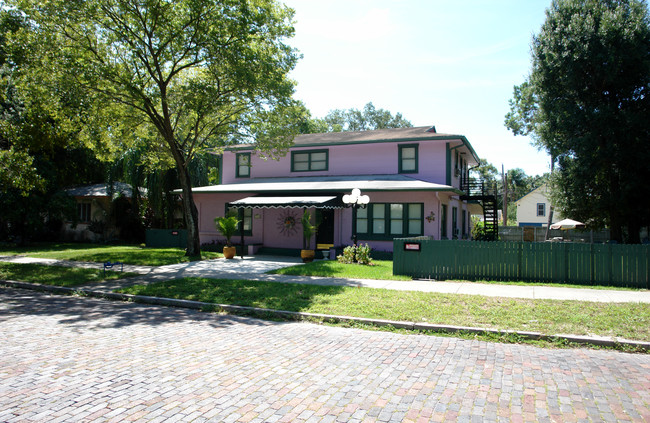 1936 Burlington Ave N in St. Petersburg, FL - Foto de edificio - Building Photo