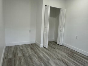 901 NW 46th St in Miami, FL - Foto de edificio - Building Photo