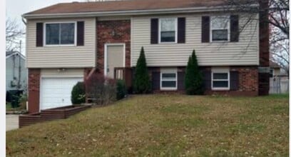 1462 Hartwood Dr in Cincinnati, OH - Building Photo - Building Photo
