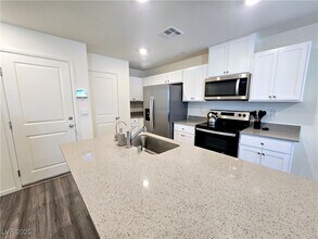 9911 Dandelion Hls St in Las Vegas, NV - Building Photo - Building Photo