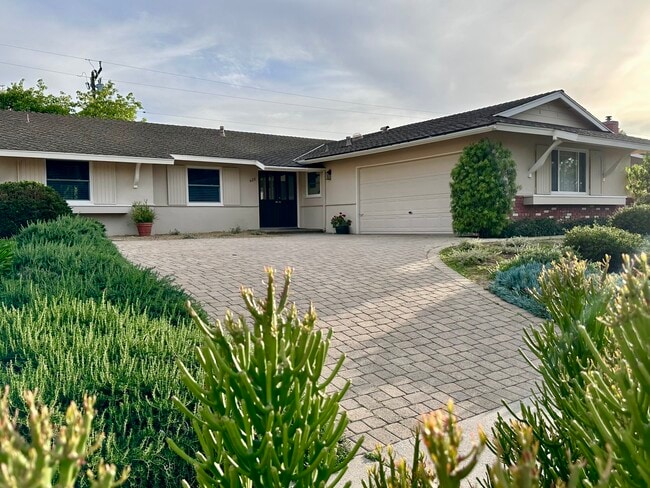 6211 Covington Way