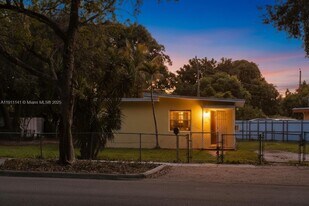 12450 NW 13th Ave in North Miami, FL - Building Photo