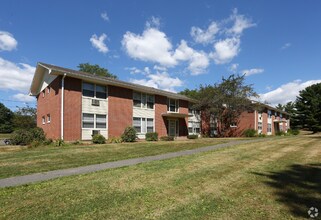 14 Revere Dr in Bloomfield, CT - Building Photo - Building Photo
