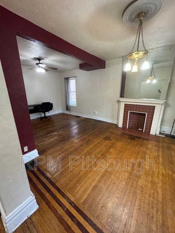 5434 Baywood St in Pittsburgh, PA - Foto de edificio - Building Photo